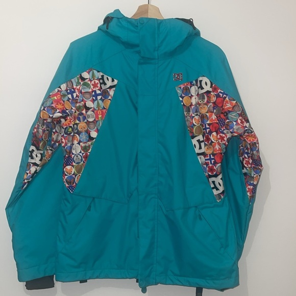 DC Fuse Women’s Graphic Print 2011 Snowboarder Jacket Size Small Teal Black - Picture 4 of 13